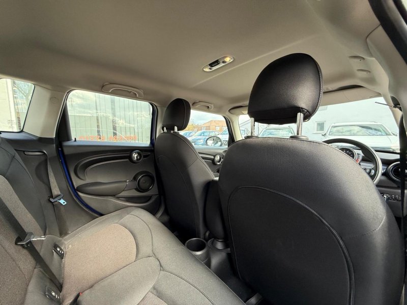 MINI HATCH
