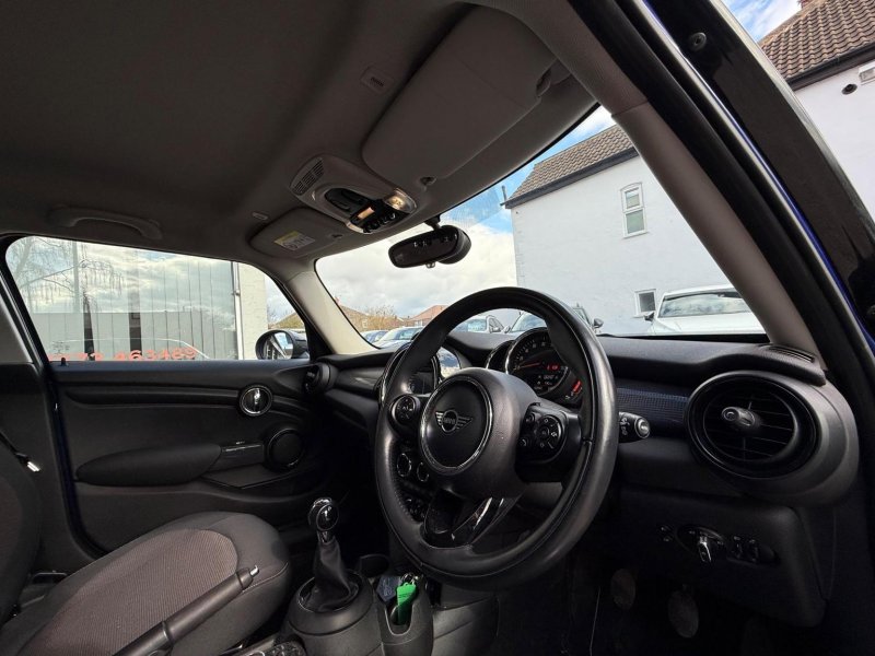 MINI HATCH