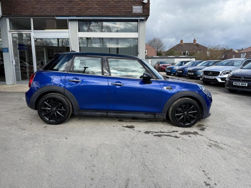 MINI HATCH