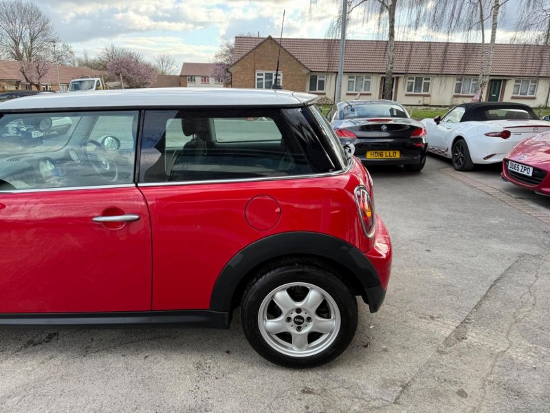 MINI HATCH