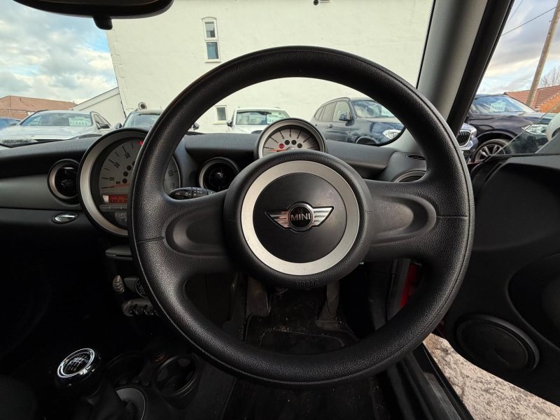 MINI HATCH