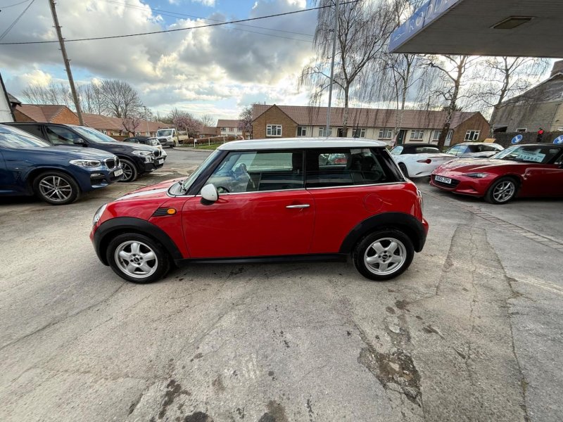 MINI HATCH