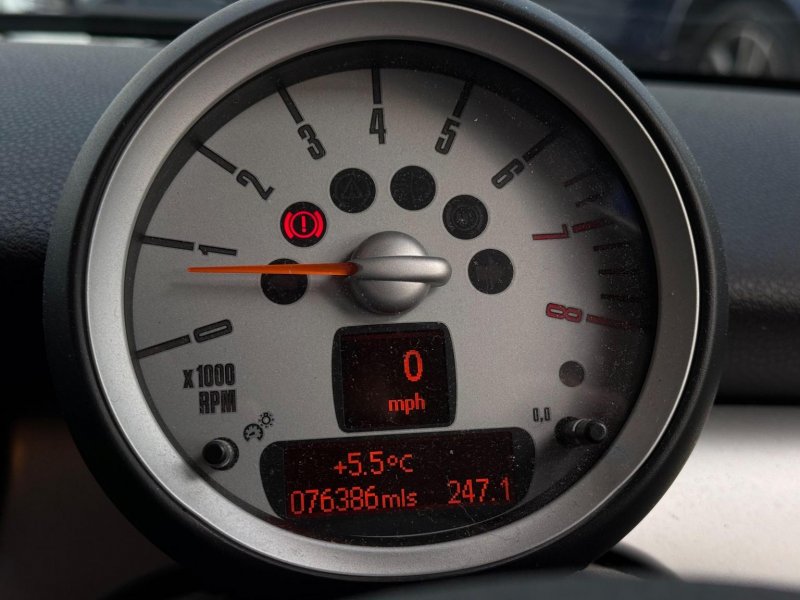 MINI HATCH