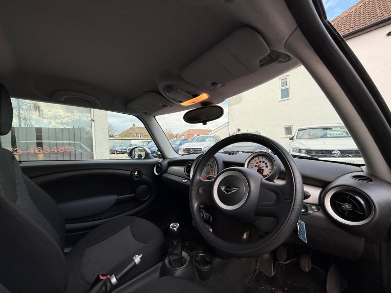 MINI HATCH