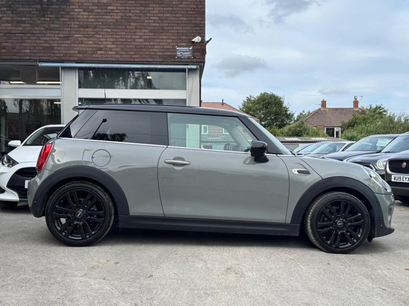 MINI HATCH