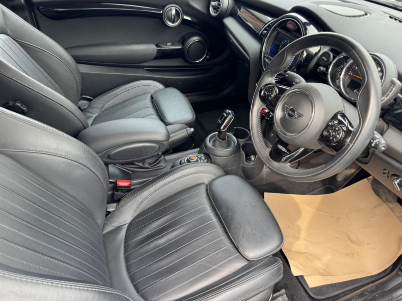 MINI HATCH