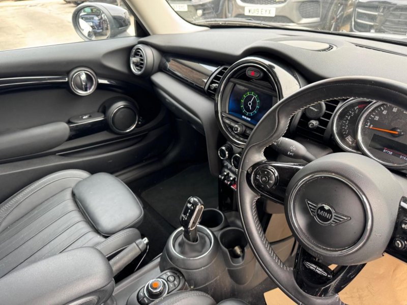 MINI HATCH
