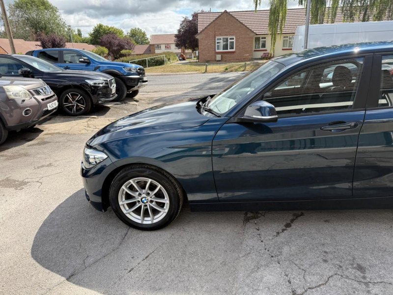 BMW 1 SERIES