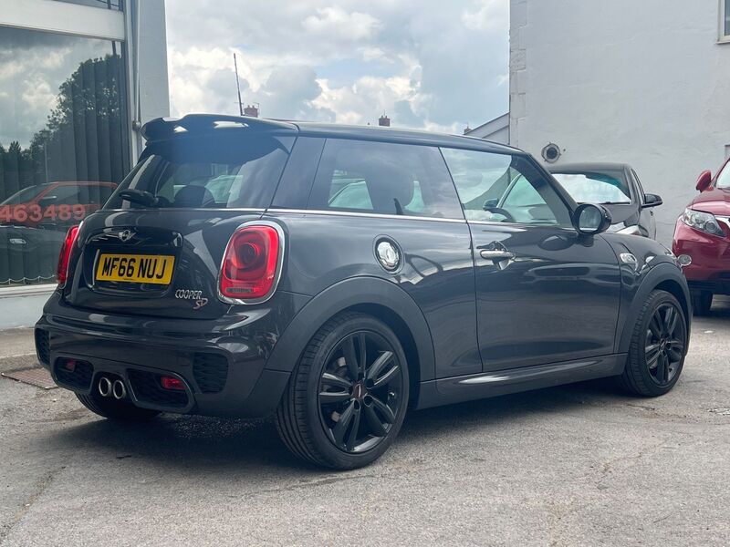 MINI HATCH