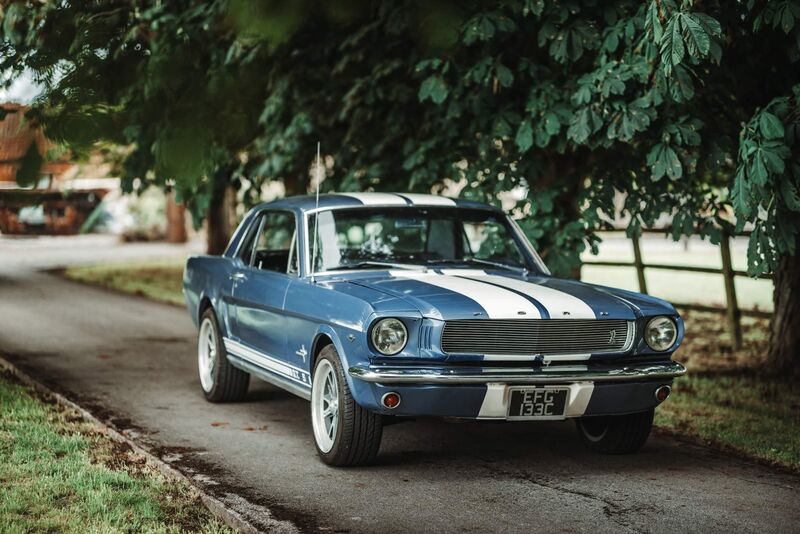 FORD MUSTANG