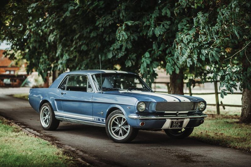 FORD MUSTANG