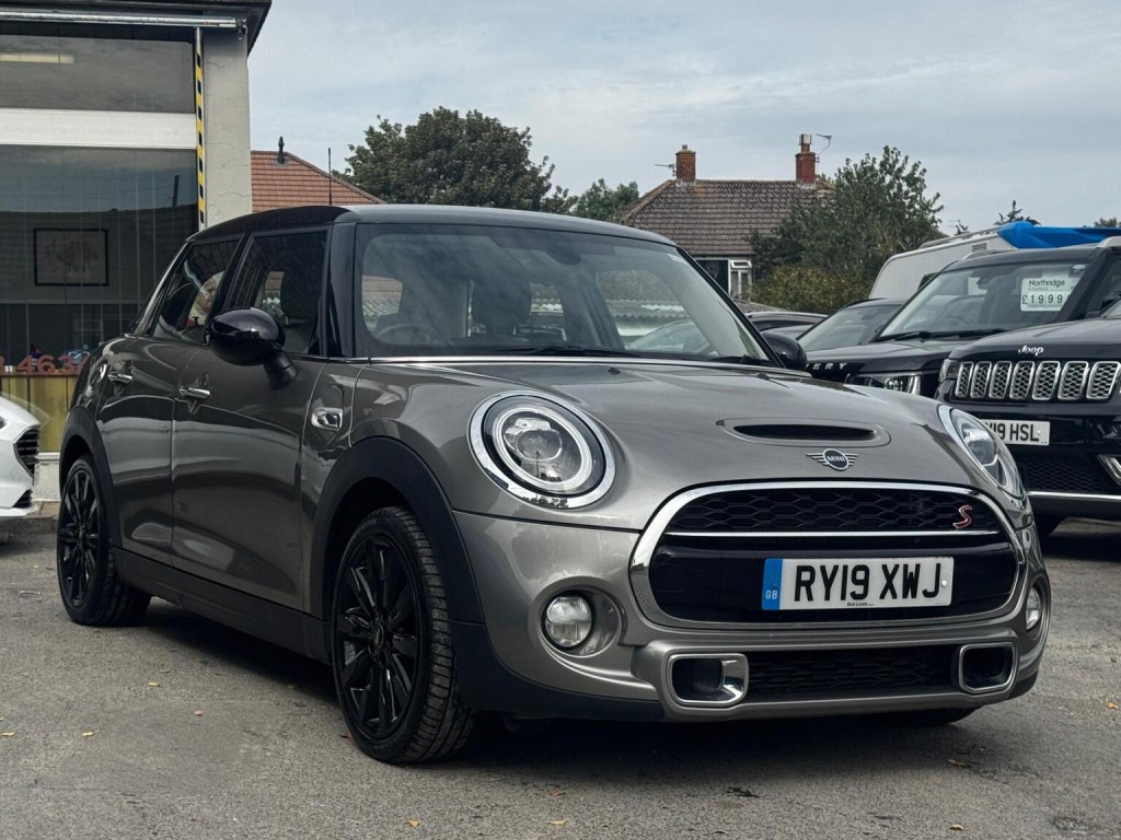 2019 MINI HATCH